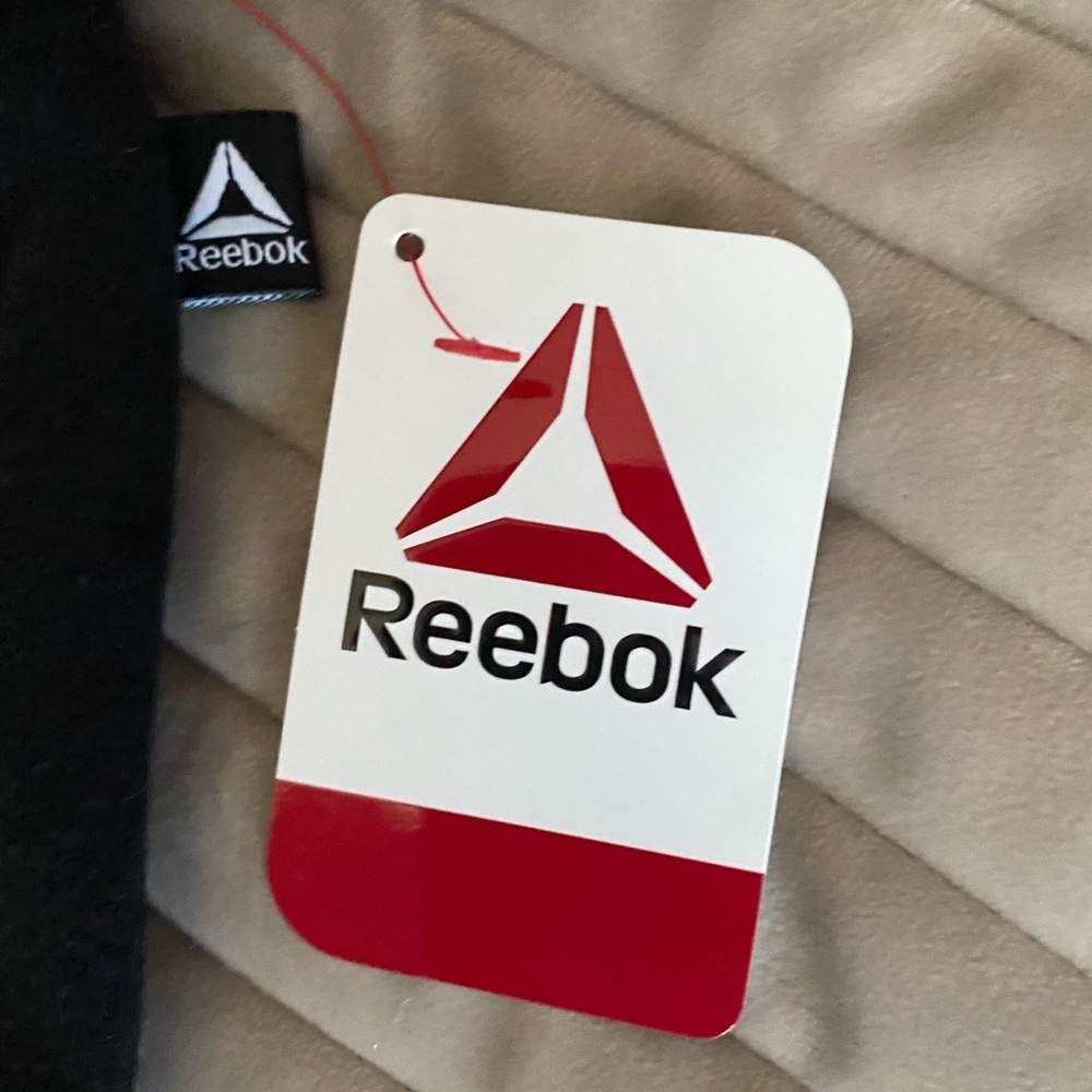 Reebok Relaxed Short NWT - Picture 5 of 7